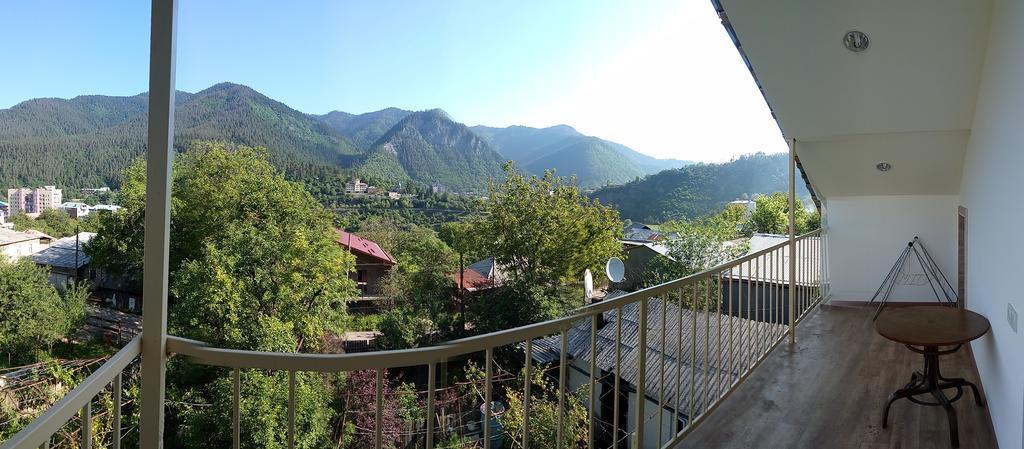 Akaki'S Guesthouse Borjomi Esterno foto