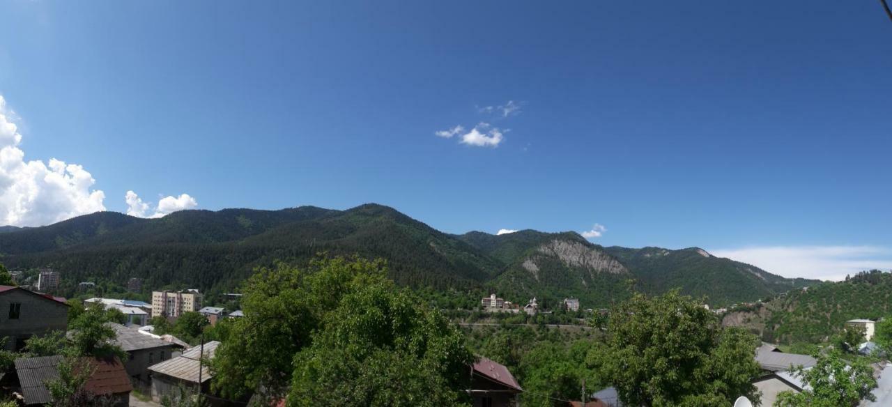 Akaki'S Guesthouse Borjomi Esterno foto