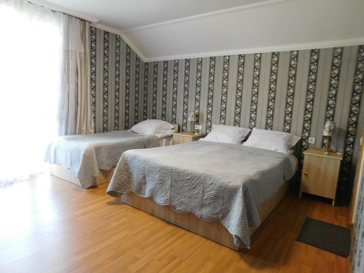 Akaki'S Guesthouse Borjomi Esterno foto